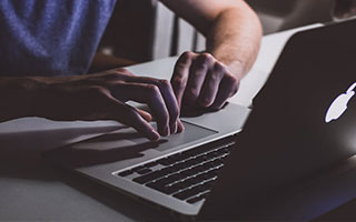 爱游戏娱乐-克劳利镇阵容深度提升，红魔低调冲刺附加赛，克劳利狂潮